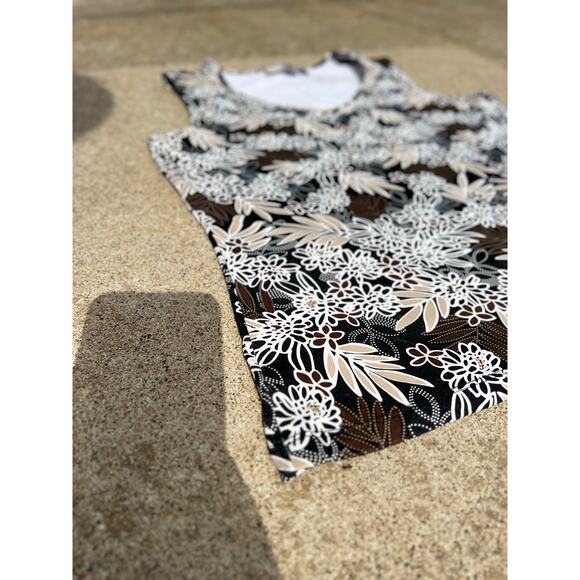 Croft & Barrow Top Women Size Medium Botanical Floral Stretch Sleeveless Blouse - Picture 2 of 4